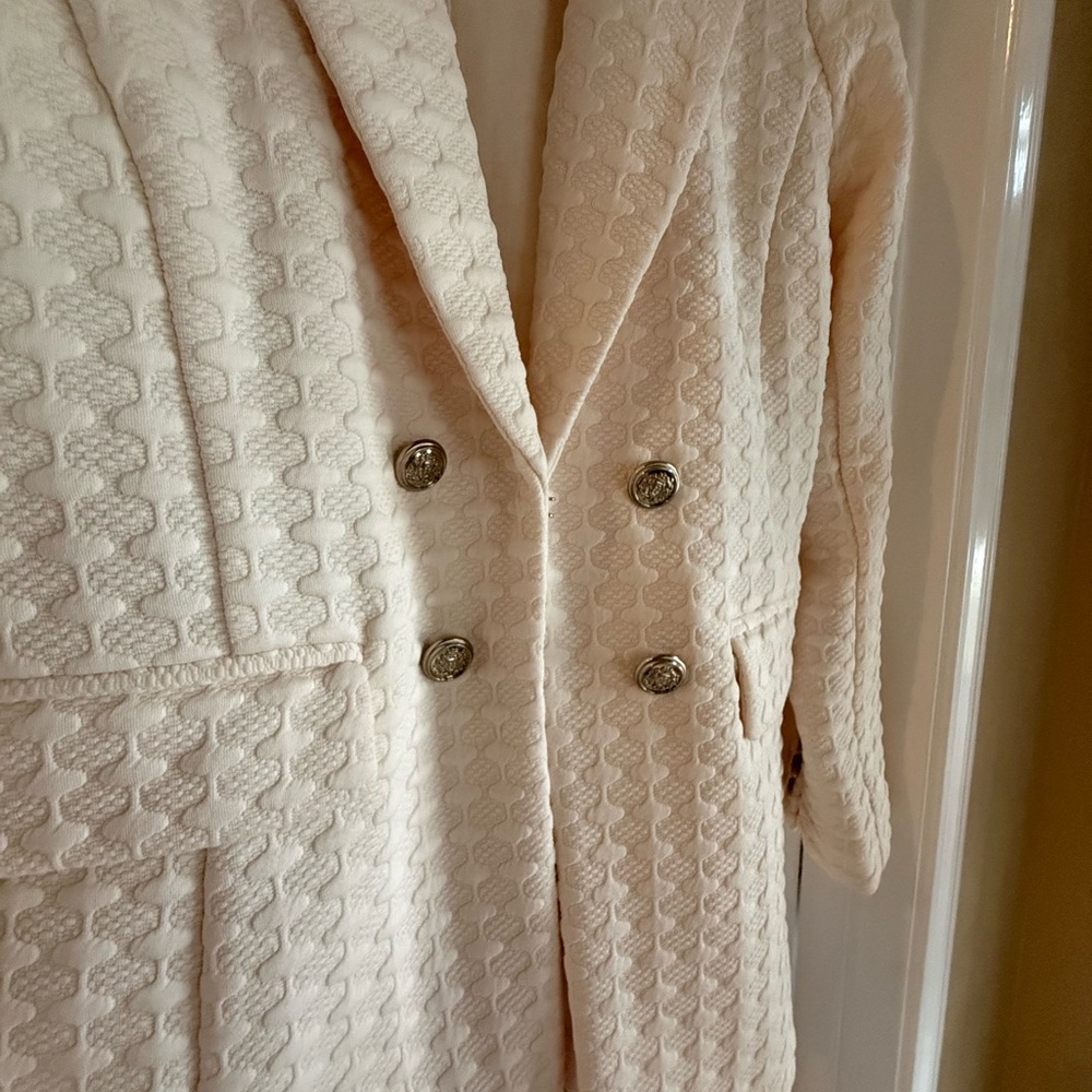 Chico's Cream Textured Blazer Chico Size “2” and US size 12. Like brand new - Picture 4 of 8